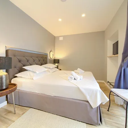 Old Town Mariolina *