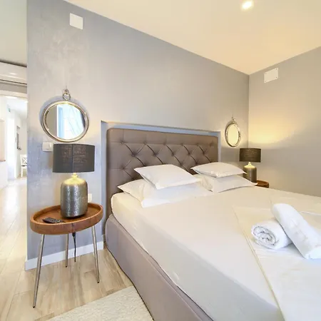 Old Town Mariolina Apartment *