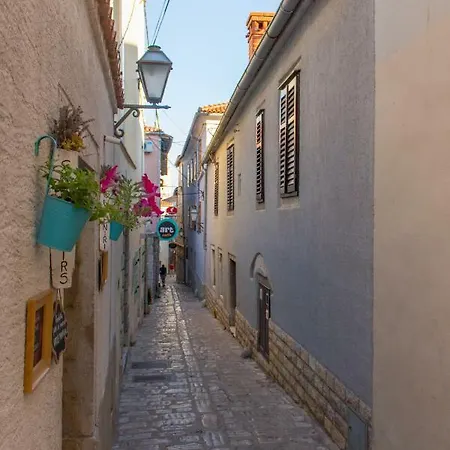 Old Town Mariolina Apartment *
