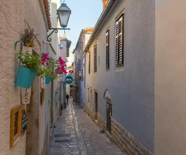 Old Town Mariolina Apartman *